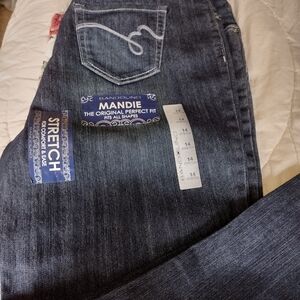 NWT SIZE 14.   Bandolino Women's Dark Blue Straight Leg Jeans